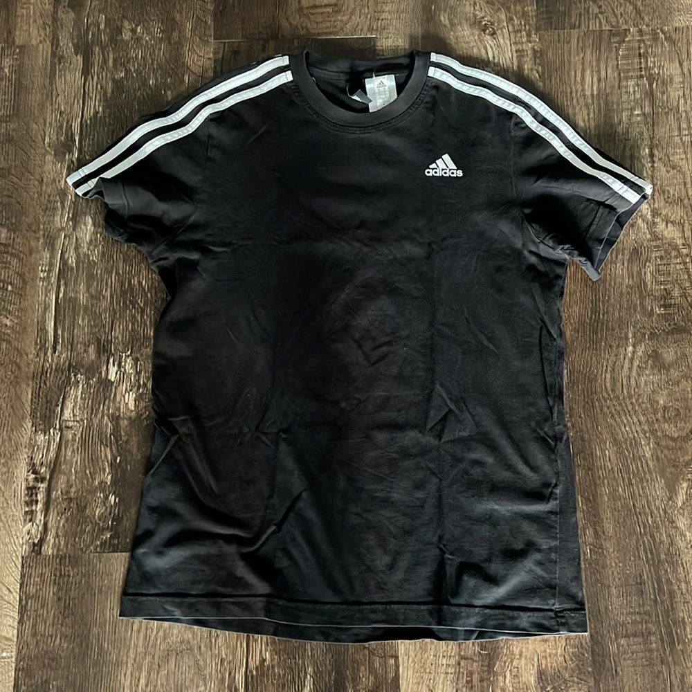 Adidas tshirt S size